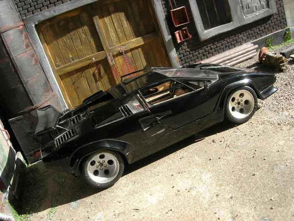 Lamborghini Countach 5000 Quattrovalvole zwart 1/18 Burago
