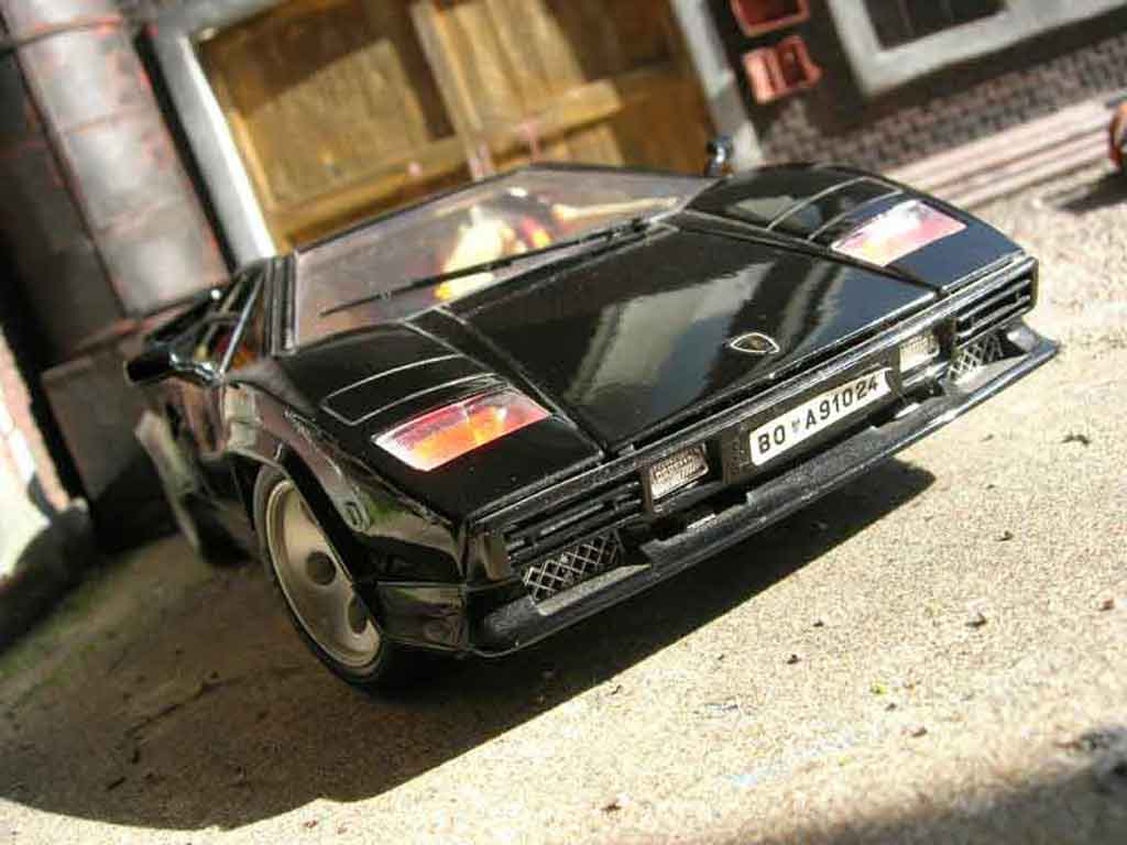 Lamborghini Countach 5000 Quattrovalvole 1/18 Burago 5000 Quattrovalvole zwart modelauto