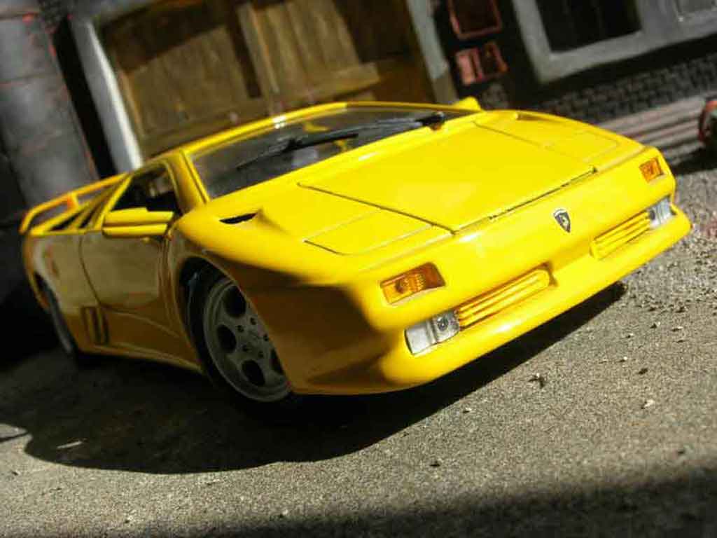 Lamborghini Diablo 1990 1/18 Maisto 1990 geel modelauto