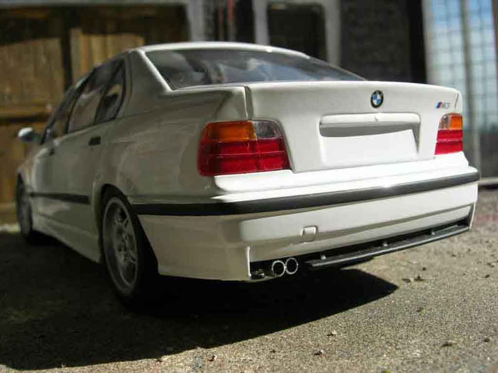 Bmw M3 coupe E36 sedan wit 1/18 Ut Models
