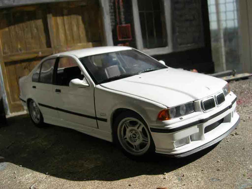 Bmw M3 coupe E36 sedan wit 1/18 Ut Models