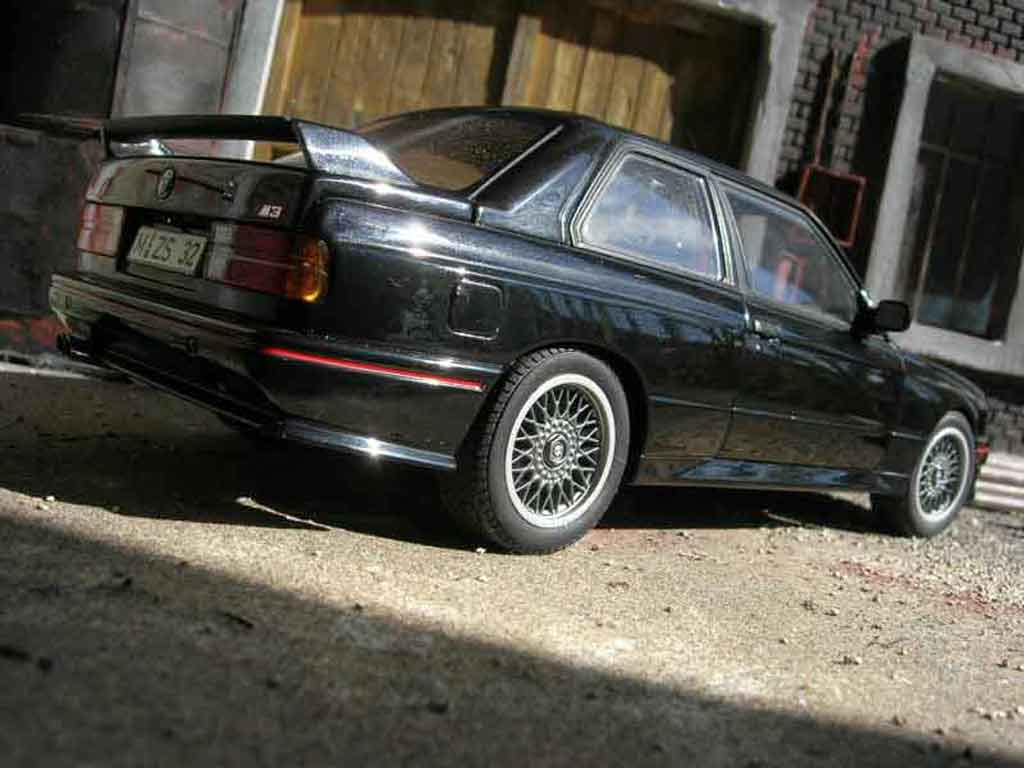 Bmw M3 Sport Evolution E30 zwart 1/18 Autoart