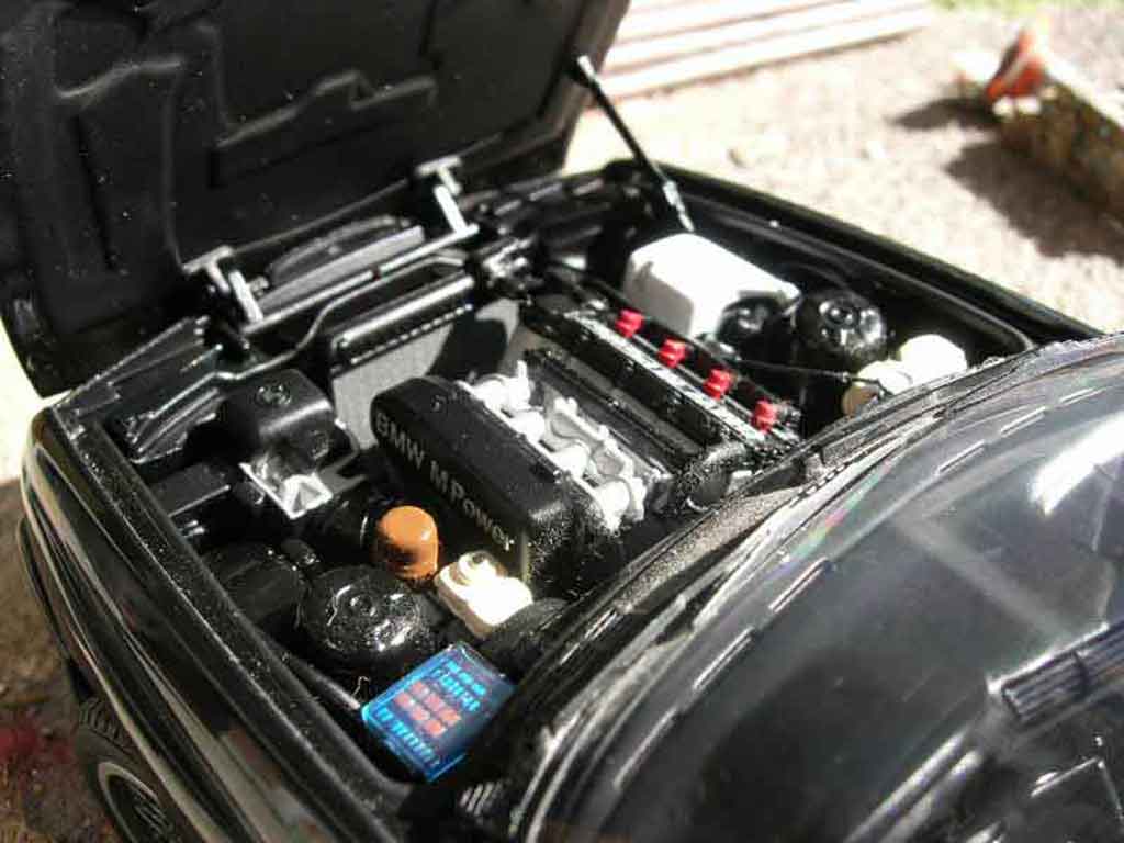 Bmw M3 Sport Evolution E30 zwart 1/18 Autoart