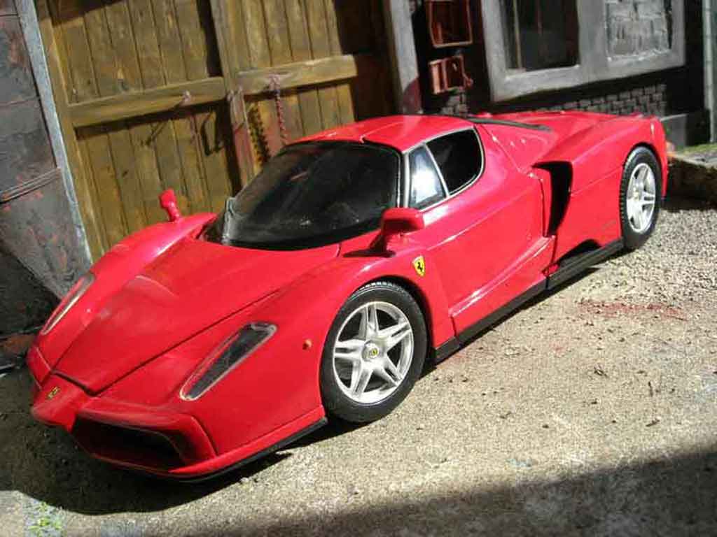 Ferrari Enzo Coupe rood 1/18 Hot Wheels