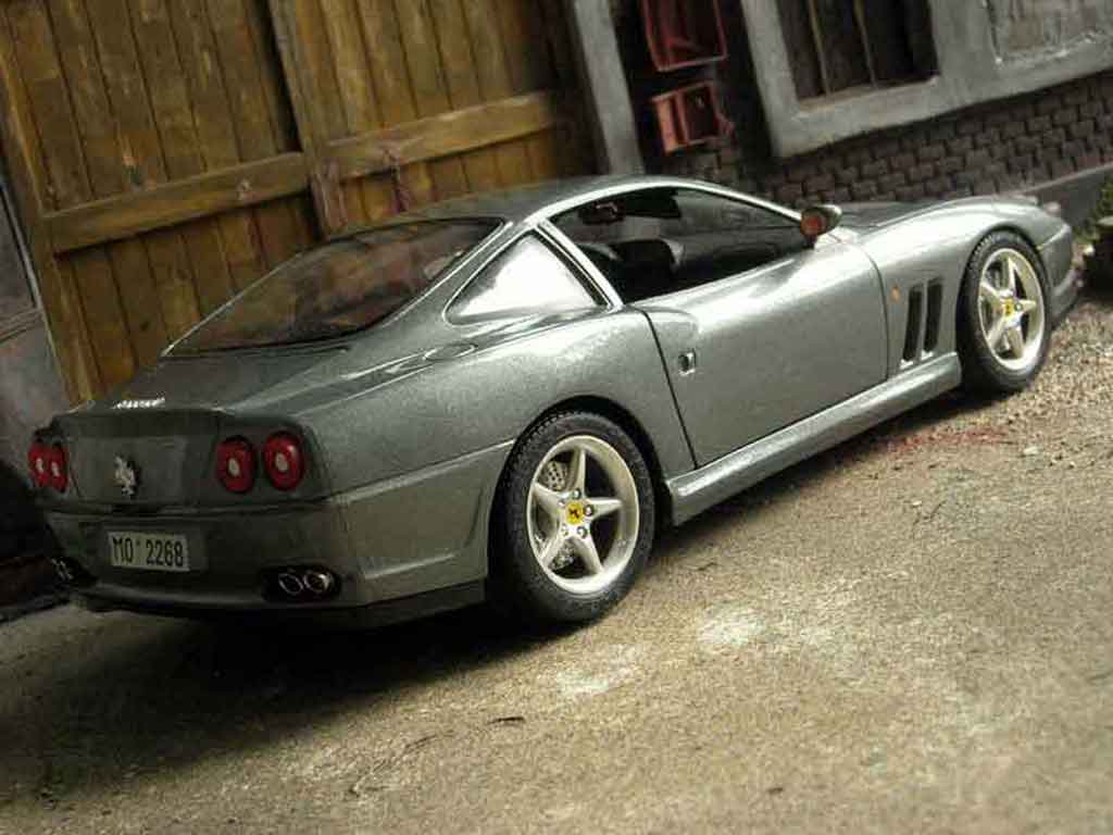 Ferrari 550 Maranello grijs 1/18 Burago