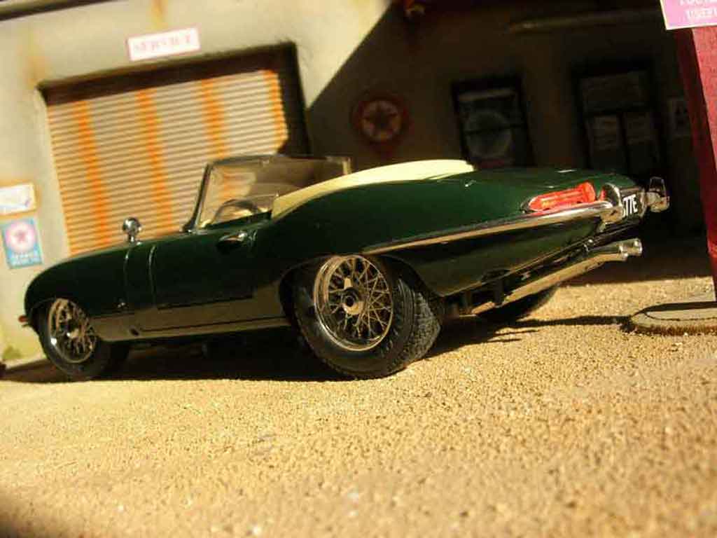 Jaguar E-Type 1961 groen 1/18 Burago