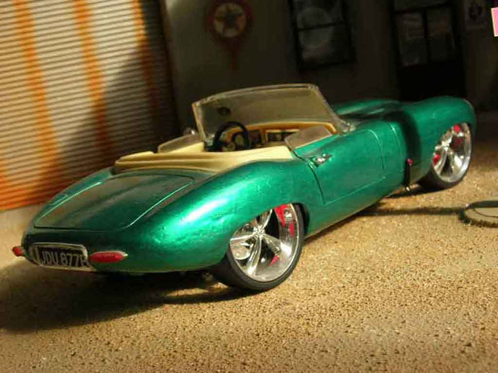 Jaguar E-Type 1961 dub 1/18 Burago