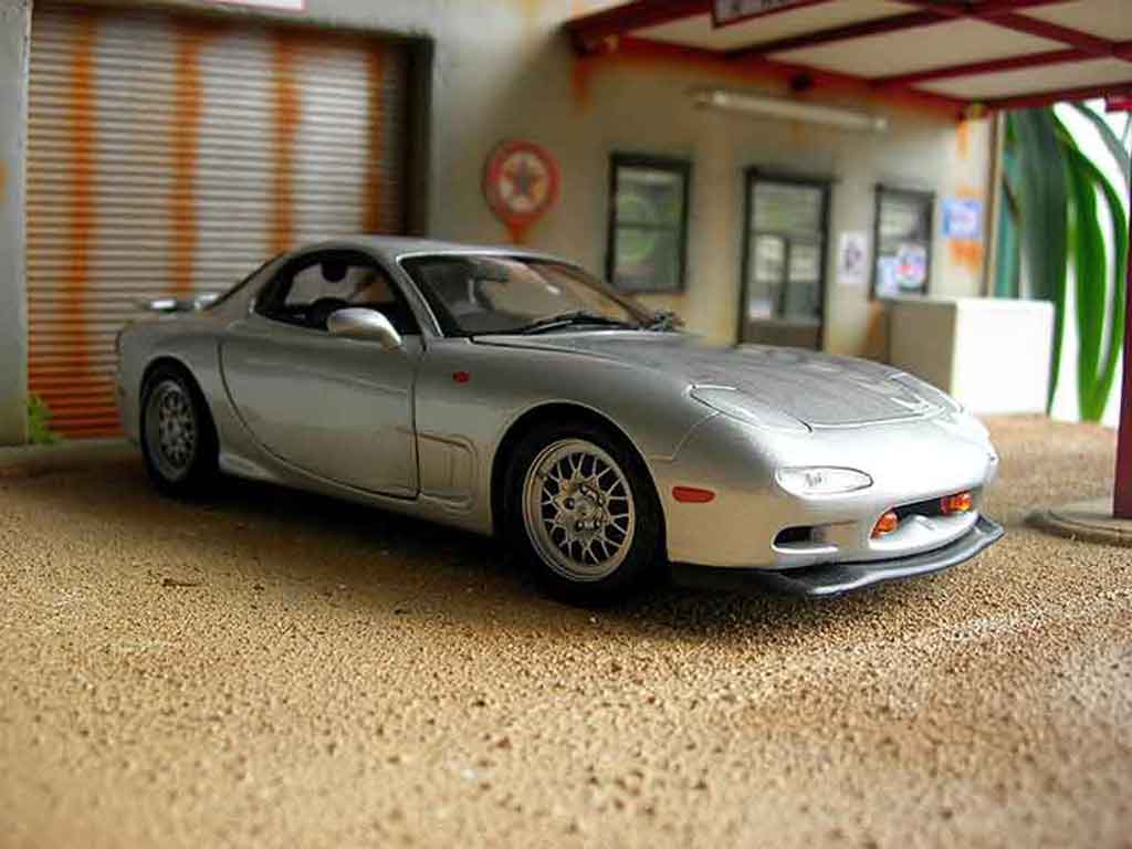 Mazda RX7 Base fd3s 1/18 Kyosho