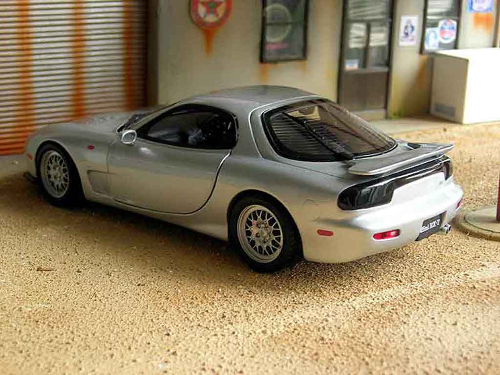 Mazda RX7 Base fd3s 1/18 Kyosho