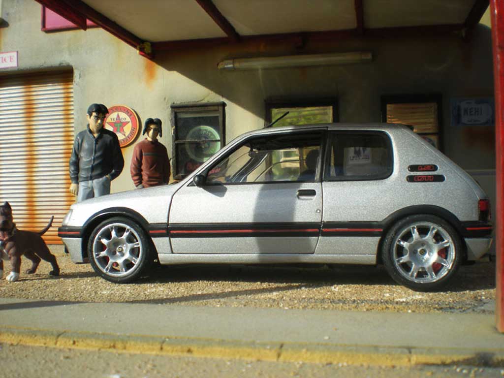Peugeot 205 GTI TCT grijs futura jantes PTS 1/18 Solido