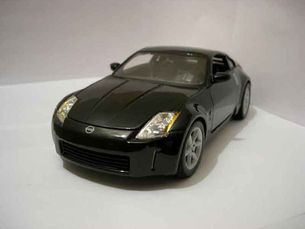 Nissan 350Z 1/18 Maisto coupe zwart modelauto