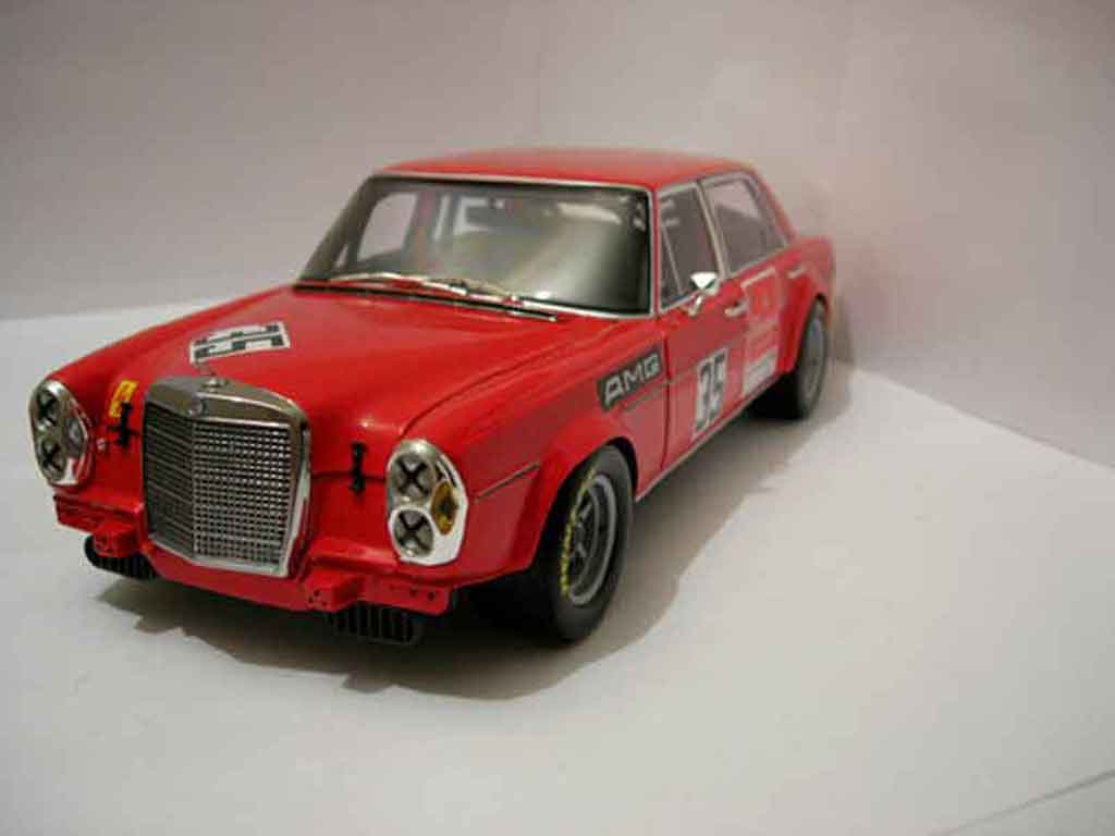 Mercedes 300 SEL 1/18 Minichamps SEL 6.8 amg modelauto