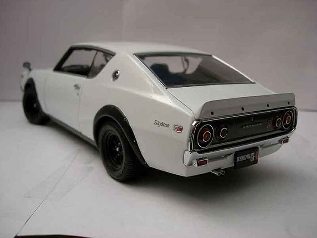 Nissan Skyline 2000 1/18 Kyosho 2000 gt-r street white kpgc 110 modelauto