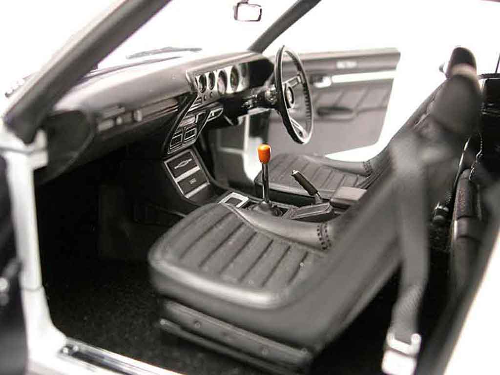 Nissan Skyline 2000 gt-r street white kpgc 110 1/18 Kyosho