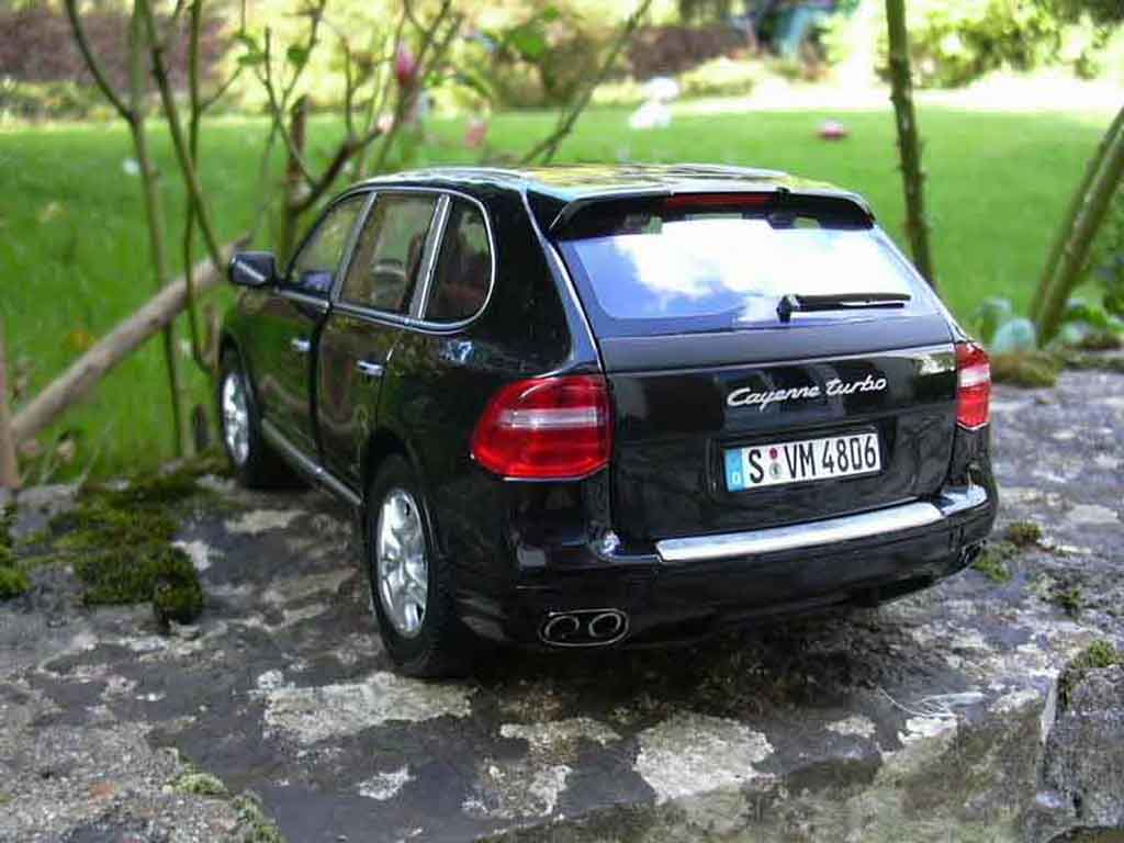 Porsche Cayenne Turbo S 1/18 Norev Turbo zwart 2007 modelauto