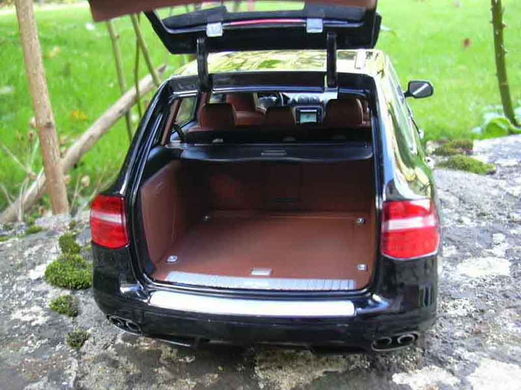 Porsche Cayenne Turbo S zwart 2007 1/18 Norev