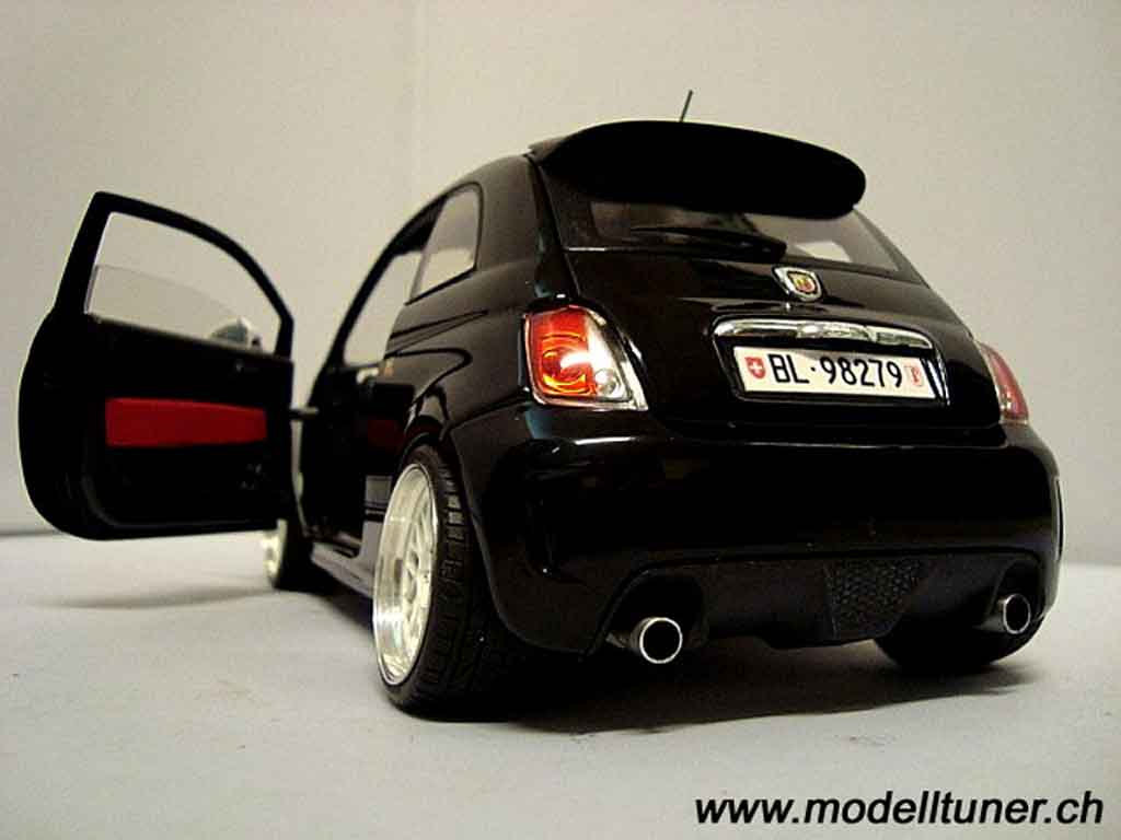Fiat 500 Abarth 1/18 Mondo Motors Abarth zwart 2007 modelauto