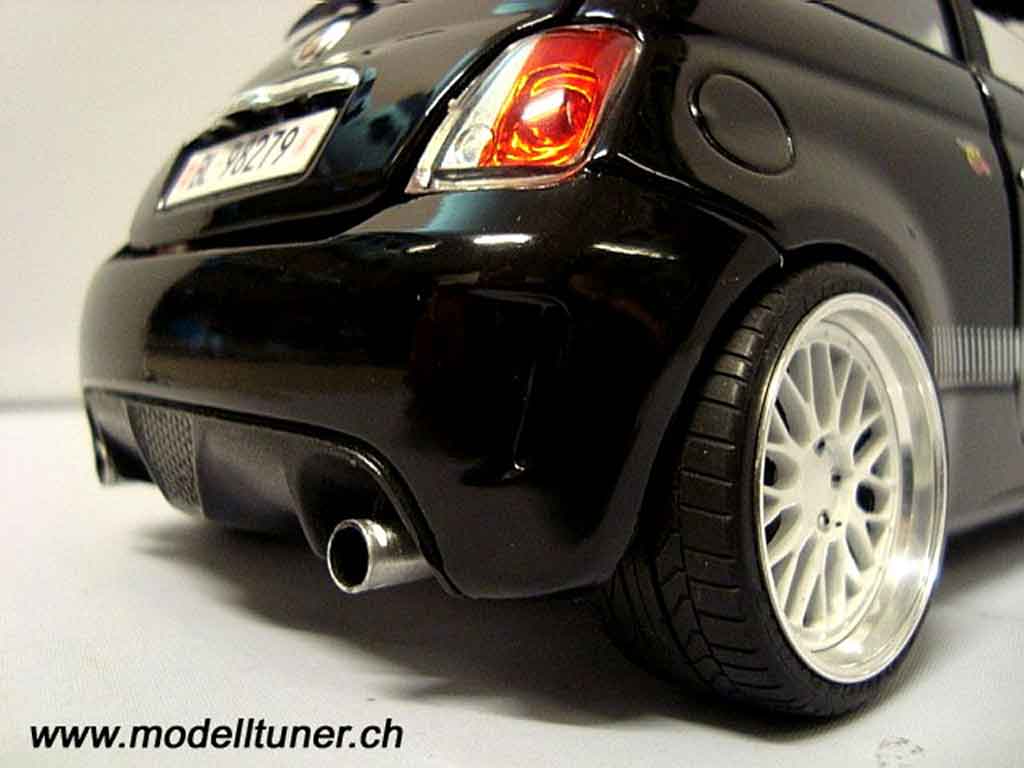 Fiat 500 Abarth zwart 2007 1/18 Mondo Motors