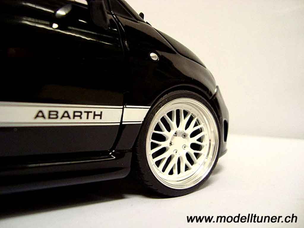 Fiat 500 Abarth zwart 2007 1/18 Mondo Motors