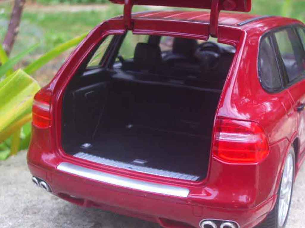 Porsche Cayenne GTS rood 1/18 Norev