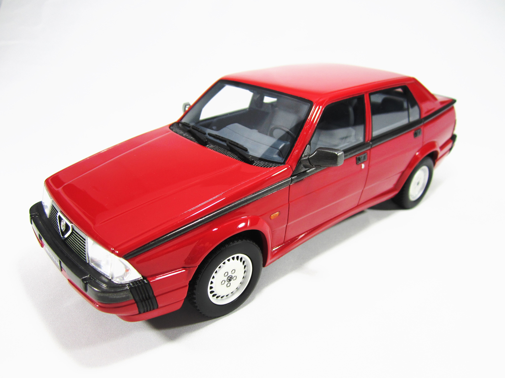 Alfa Romeo 75 3.0 v6 LM087 rood 1/18 Laudoracing Models