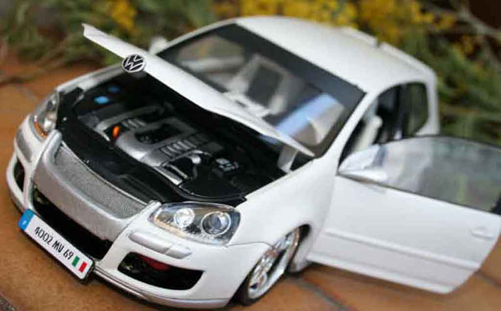 Volkswagen Golf GTI alpine wit sono 1/18 Norev