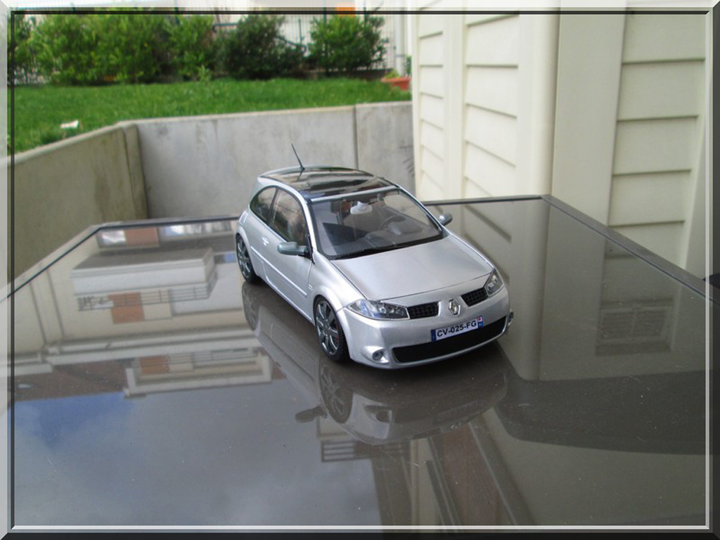 Renault Megane RS 1/18 Burago RS grijs modelauto