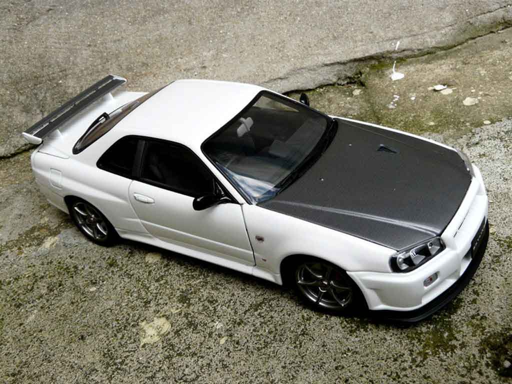 Nissan Skyline R34 blanche gn1 1/18 Autoart