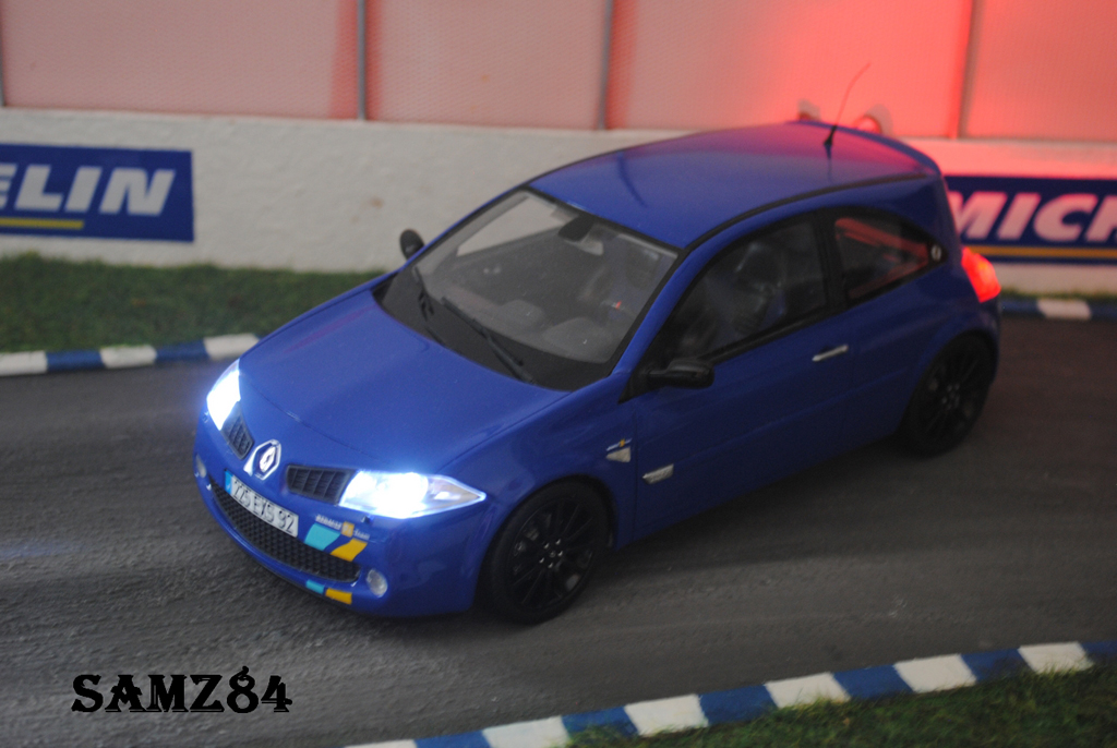 Renault Megane Sport R25 F1 Team Blauw LED 1/18 Ottomobile