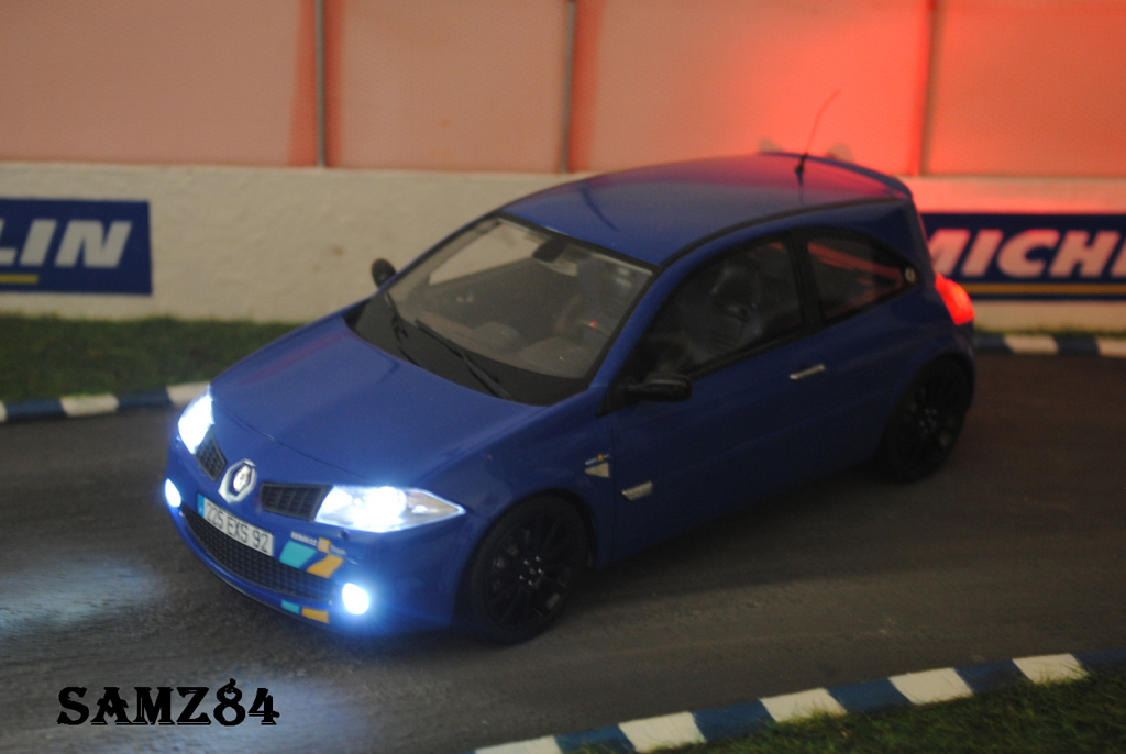 Renault Megane Sport R25 F1 Team Blauw LED 1/18 Ottomobile