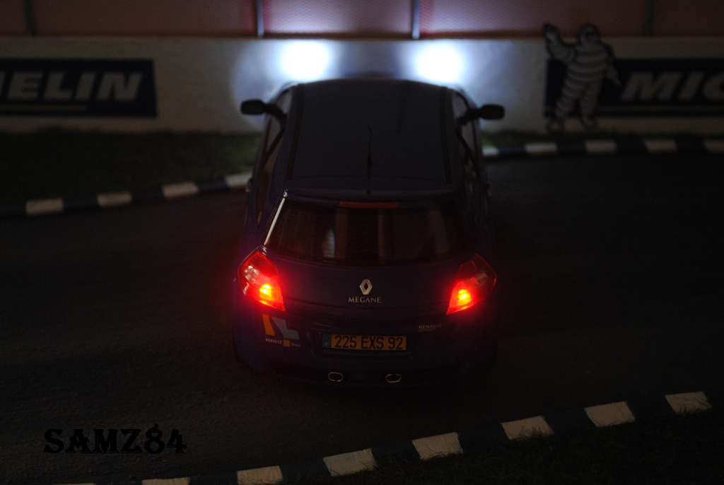 Renault Megane Sport R25 F1 Team Blauw LED 1/18 Ottomobile
