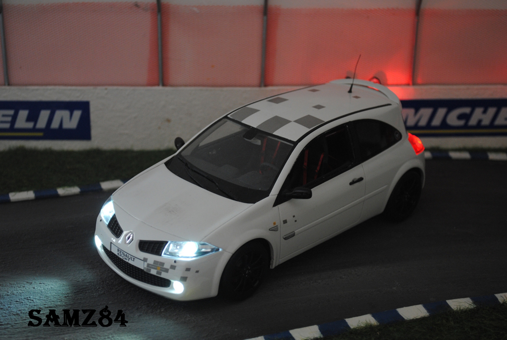 Renault Megane R26R wit Safety Car LED 1/18 Ottomobile