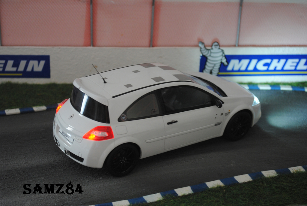 Renault Megane R26R wit Safety Car LED 1/18 Ottomobile