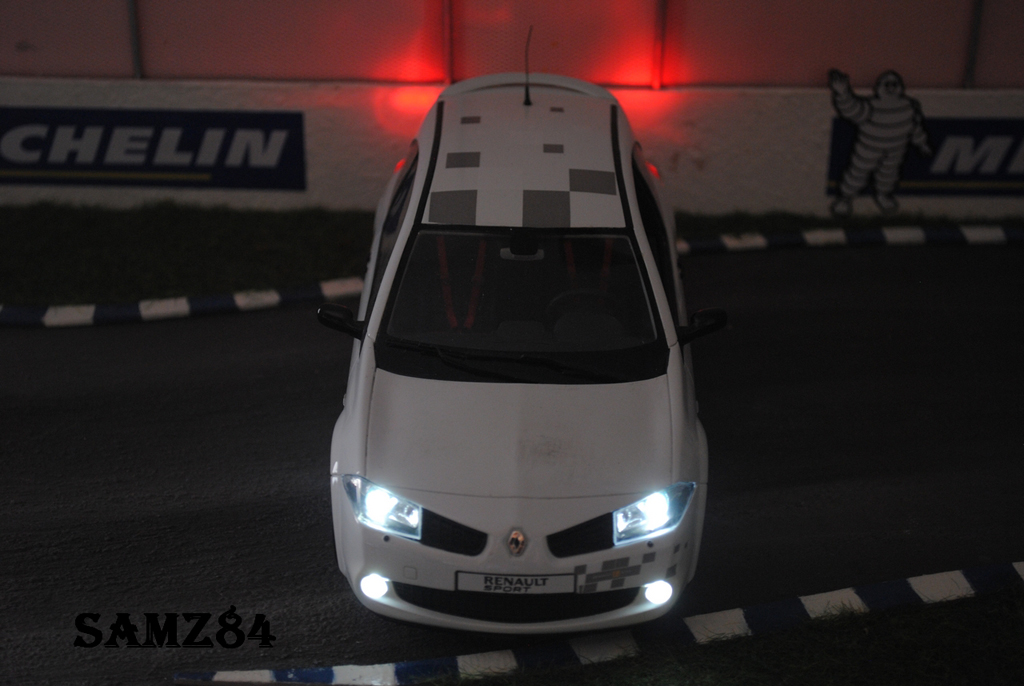 Renault Megane R26R wit Safety Car LED 1/18 Ottomobile