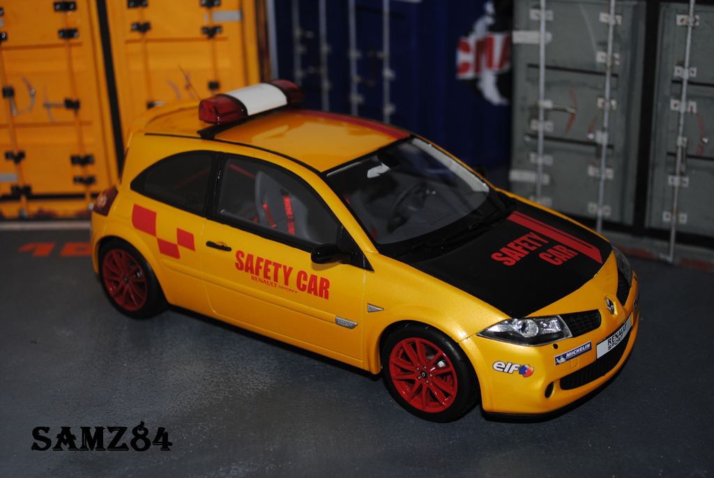 Renault Megane R26R Geel Sirius Safety Car 1/18 Ottomobile