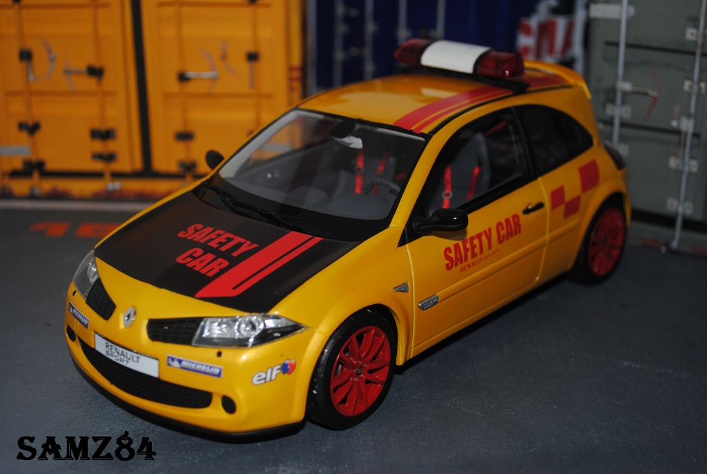 Renault Megane R26R Geel Sirius Safety Car 1/18 Ottomobile