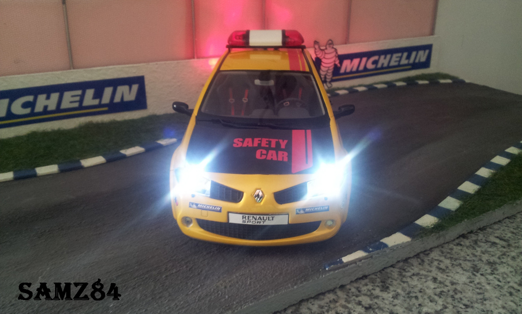 Renault Megane R26R Geel Sirius Safety Car 1/18 Ottomobile