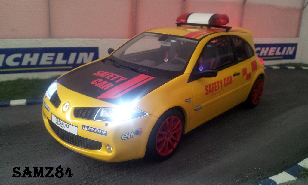 Renault Megane R26R Geel Sirius Safety Car 1/18 Ottomobile