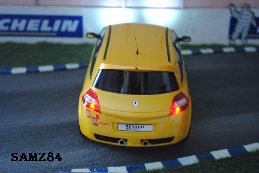 Renault Megane R26R Geel Sirius LED 1/18 Ottomobile