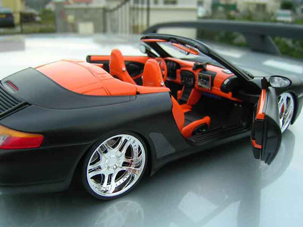 Porsche 911 Cabriolet zwart 1/18 Ut Models