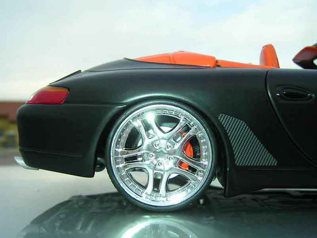 Porsche 911 Cabriolet zwart 1/18 Ut Models