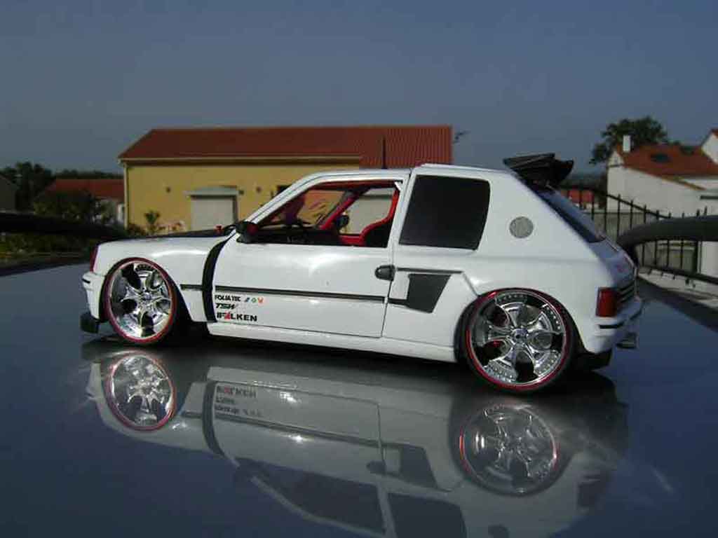 Peugeot 205 Turbo 16 full white T16 1/18 Solido