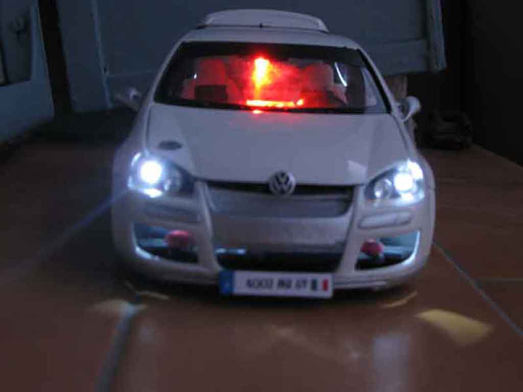 Volkswagen Golf GTI alpine wit sono 1/18 Norev