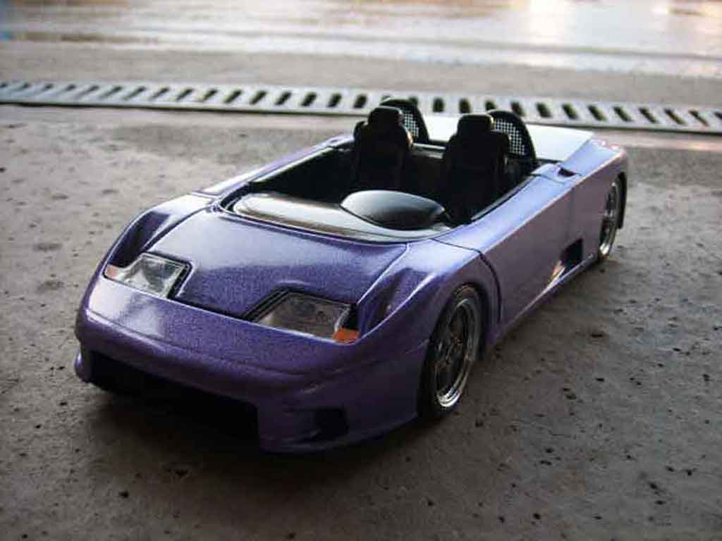 Bugatti EB110 1/18 Burago barquette blauw modelauto