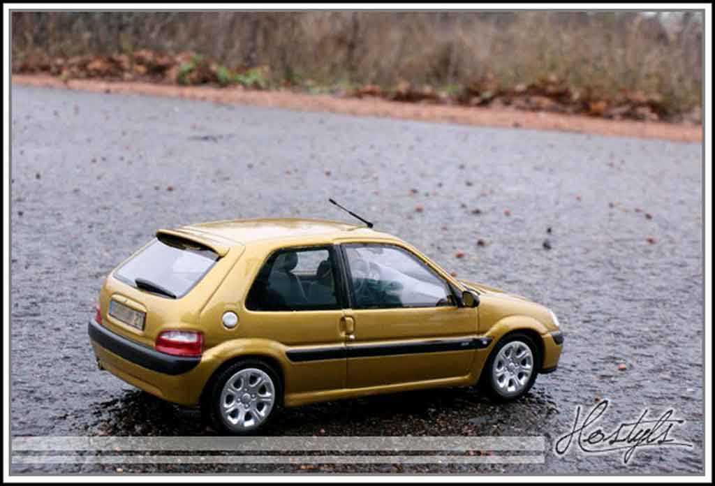 Citroen Saxo VTS geel heliodor 1/18 Ottomobile