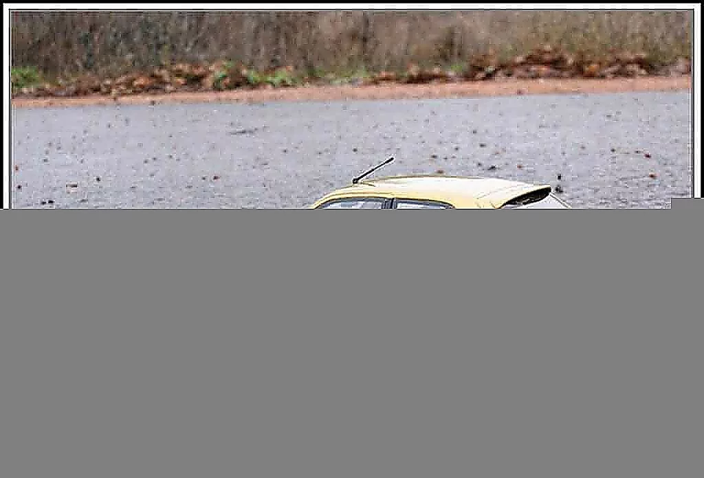 Citroen Saxo VTS geel heliodor 1/18 Ottomobile