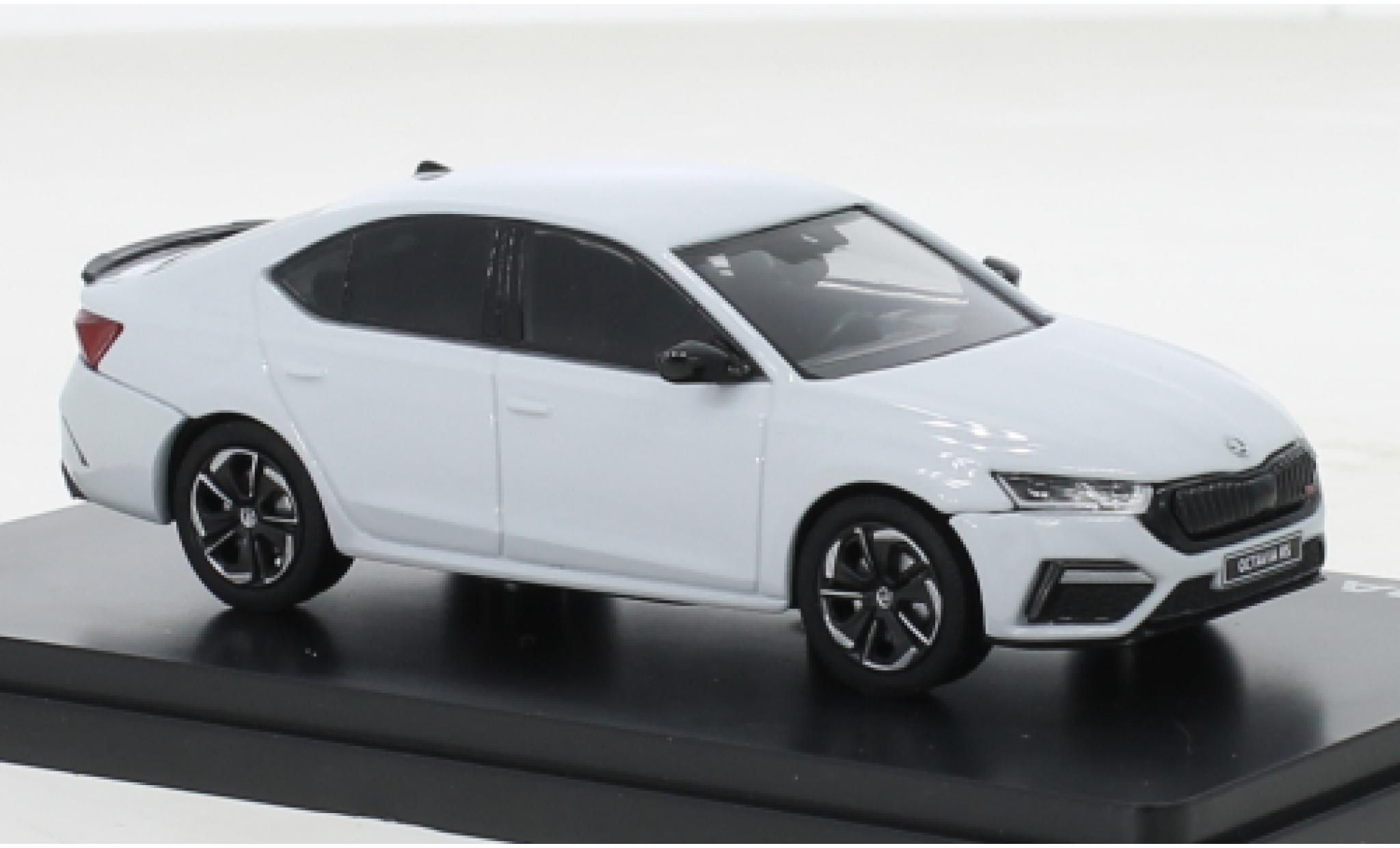 Skoda Octavia 1/43 Abrex IV RS metallic wit 2020 modelauto