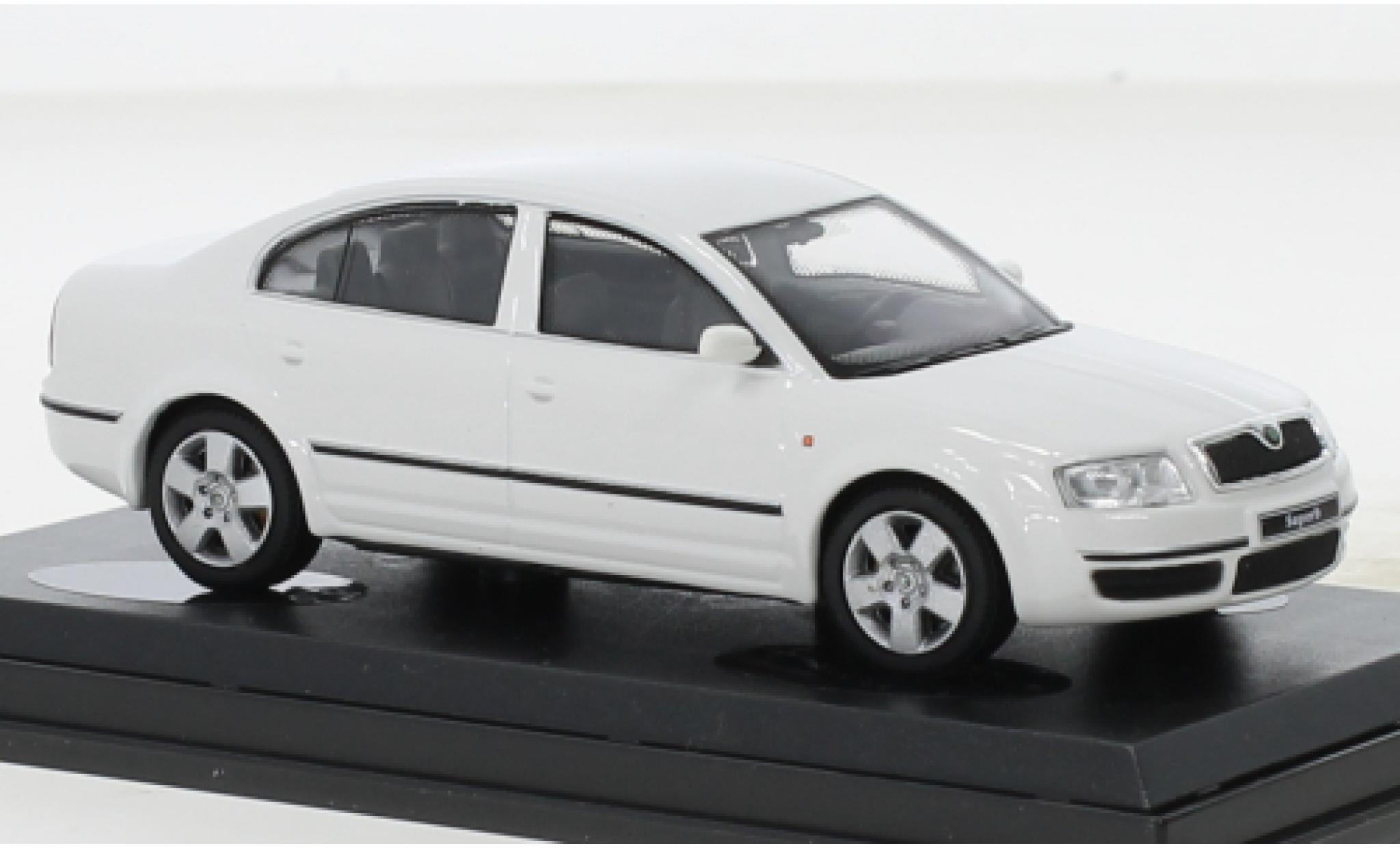 Skoda Superb 1/43 Abrex wit 2001 modelauto