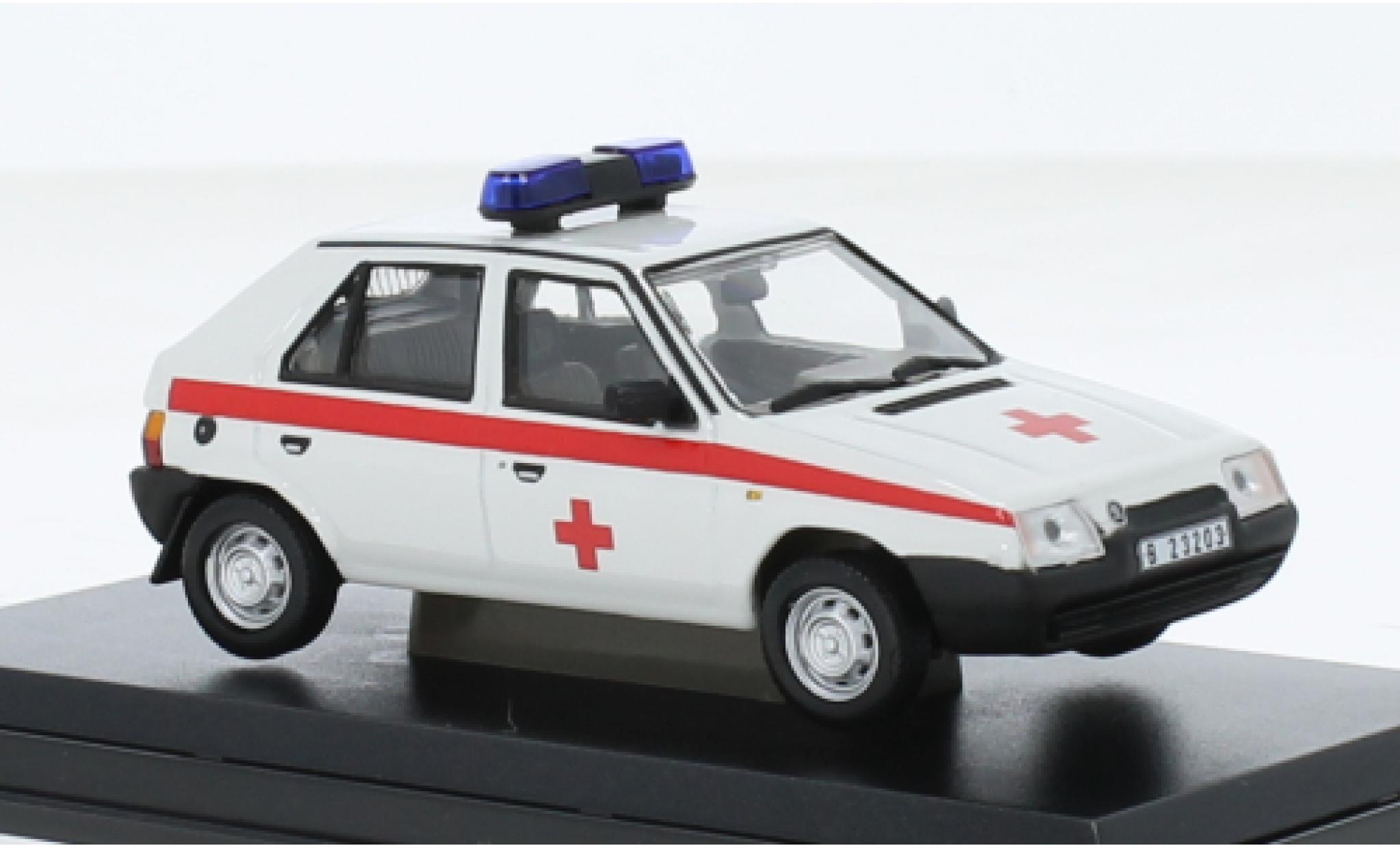 Skoda Favorit 1/43 Abrex 136L Zdravotnicka Slubza Policie 1988 1:43 modelauto