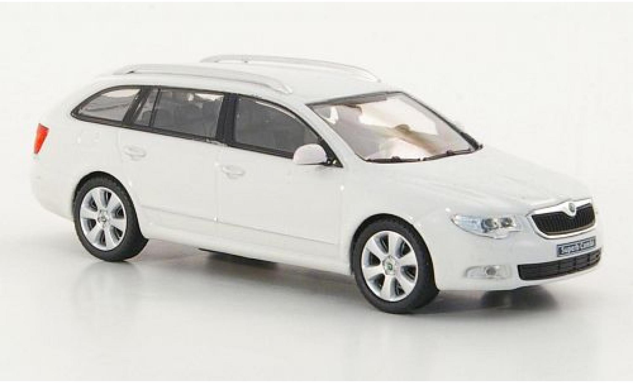 Skoda Superb 1/43 Abrex II Combi wit 2009 modelauto